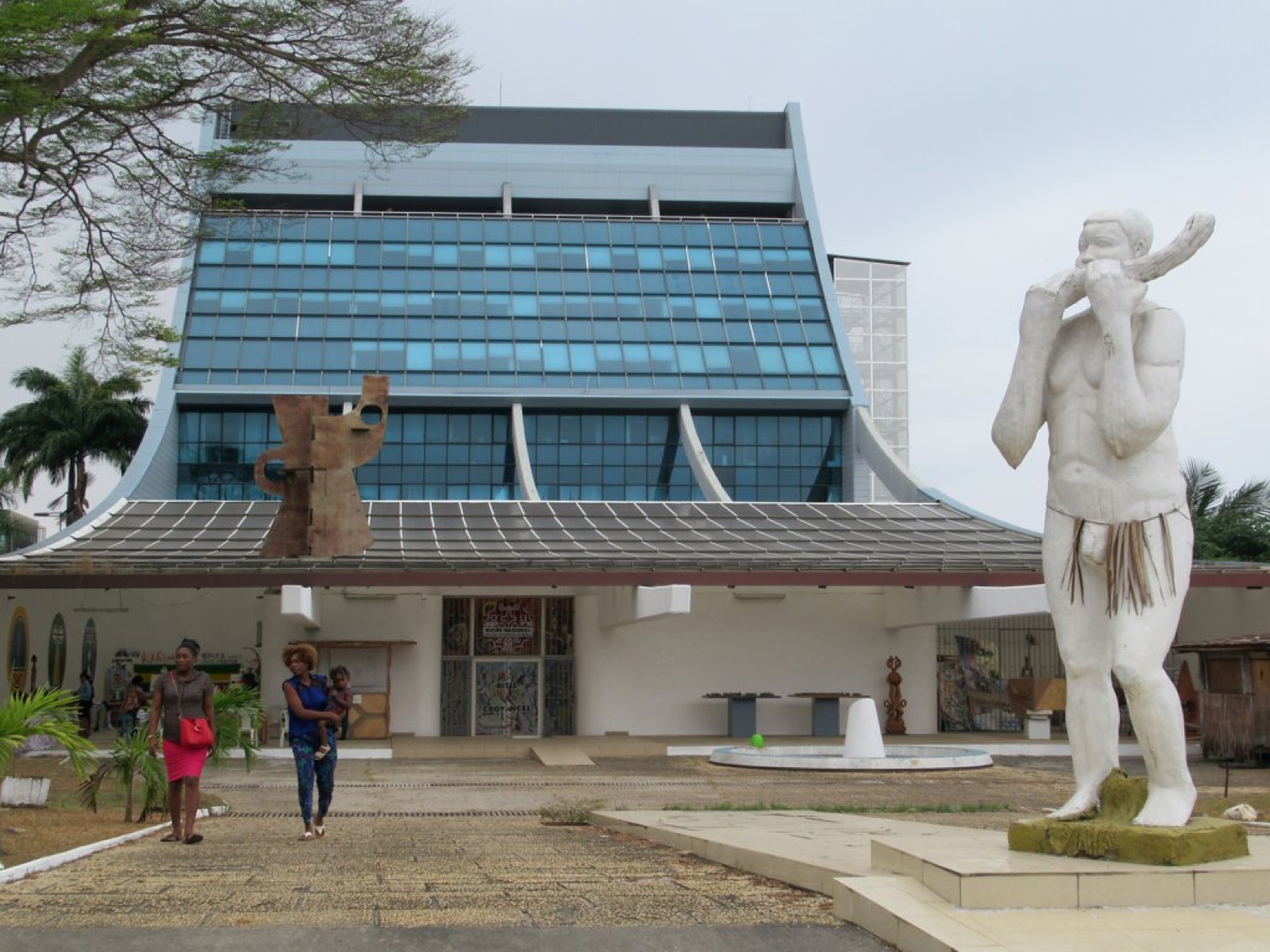 Musée national des arts et traditions sur le front de mer à Libreville