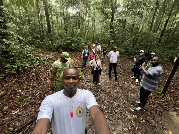 Un moment partagé en forêt avec le groupe